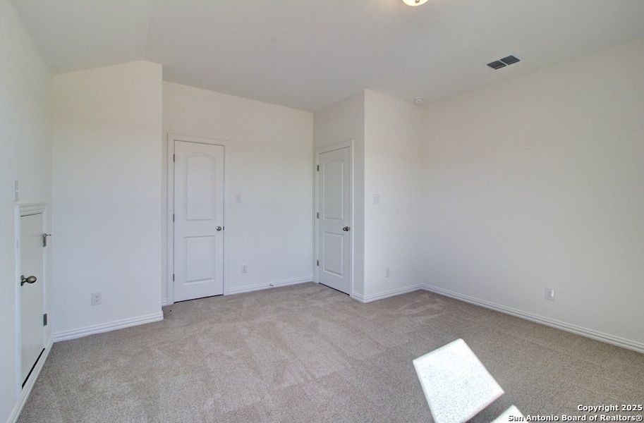 Spacious, unfurnished interior of a new home in Meyer Ranch – Premier, New Braunfels (Image 23).