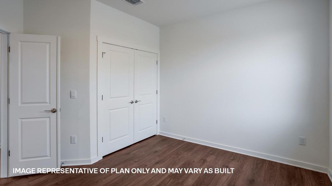 Spacious, unfurnished interior of a new home in Rosenbusch Ranch, Leander (Image 19).