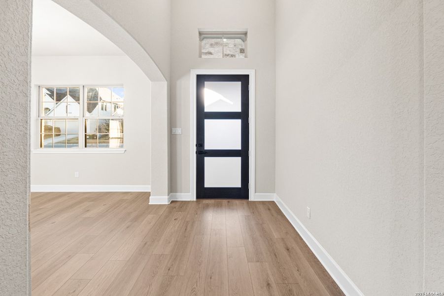 Spacious, unfurnished interior of a new home in Ventana, Bulverde (Image 17).