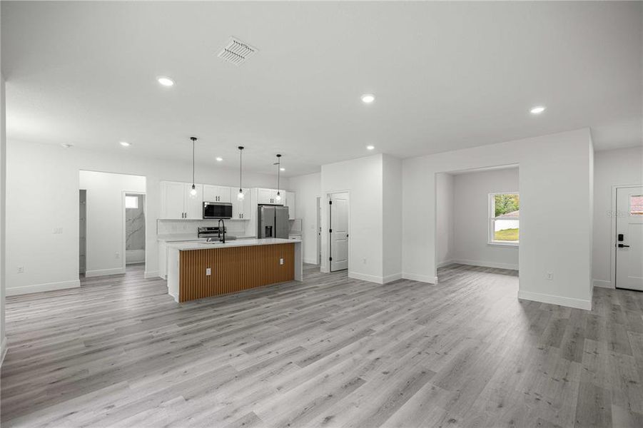 Spacious, unfurnished interior of a new home in , Citrus Springs (Image 13).