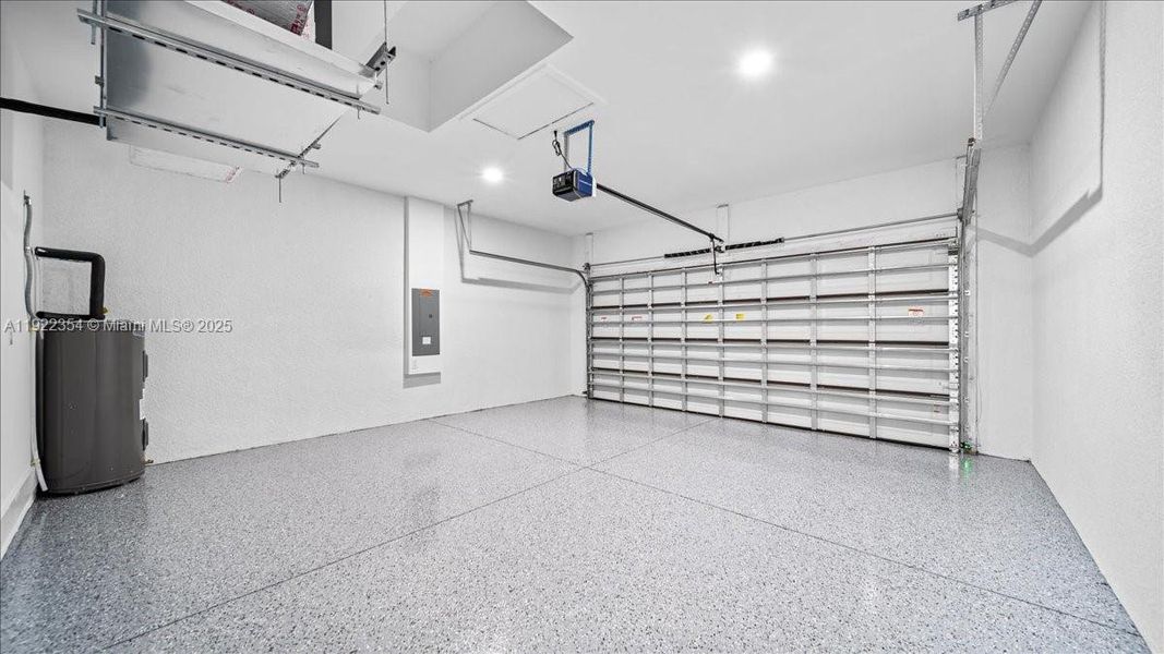 Spacious, unfurnished interior of a new home in , Lehigh Acres (Image 15).