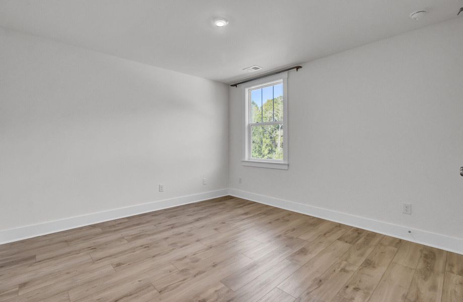 Spacious, unfurnished interior of a new home in Six Oaks, Summerville (Image 62).
