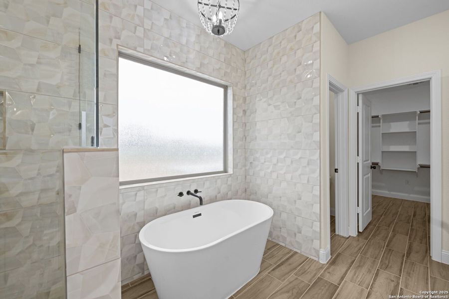 Furnished interior view inside a new home in , Floresville (Image 25).