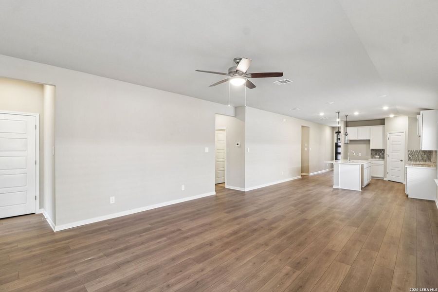 Spacious, unfurnished interior of a new home in Estancia Ranch - Premier Series, San Antonio (Image 37).