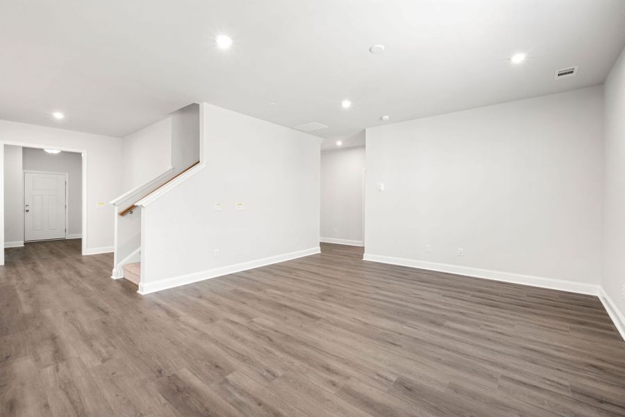 Spacious, unfurnished interior of a new home in Waterways, Richmond Hill (Image 29).