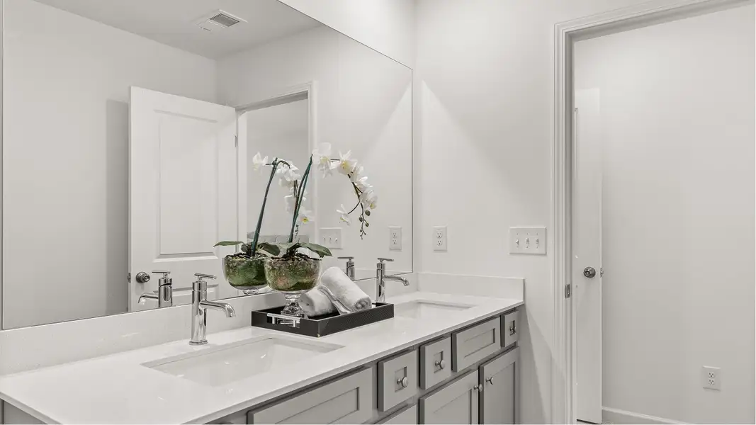 2729 Asbury Owners Bath 1of2 F3 051425