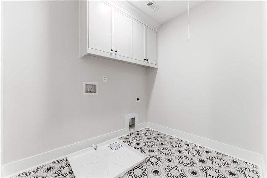 Spacious, unfurnished interior of a new home in Sterlington, Canton (Image 40).