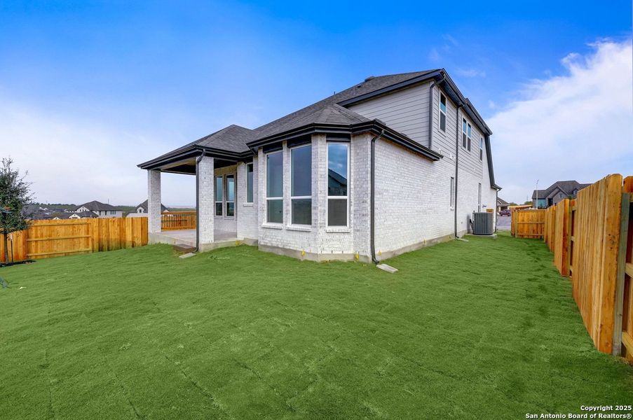 Exterior details and patio area of a home in Homestead, Schertz (Image 19).