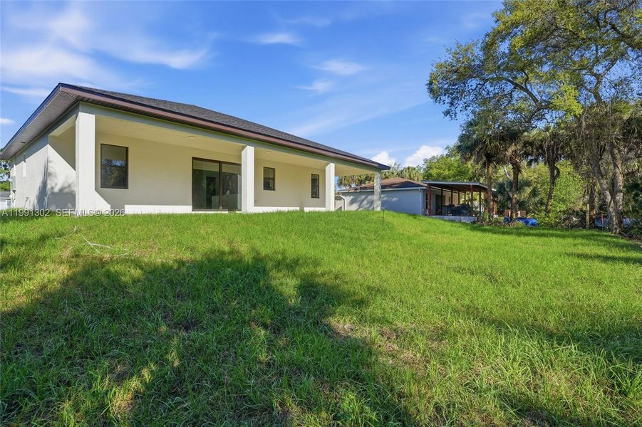 Exterior details and patio area of a home in , Labelle (Image 4).