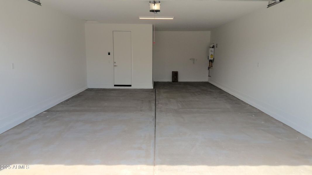 Large 2.5 car garage