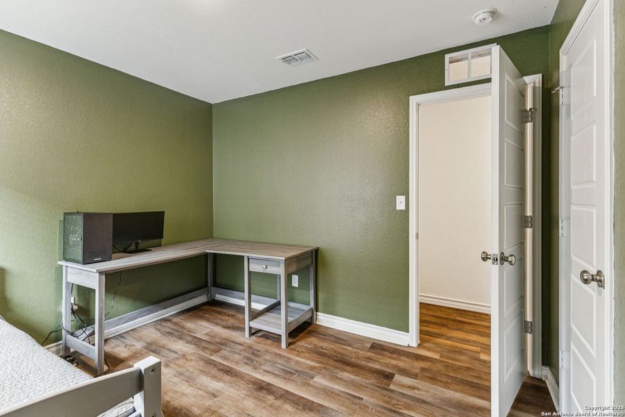 Spacious, unfurnished interior of a new home in , San Antonio (Image 20).