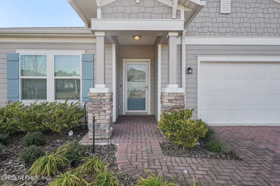 Exterior details and patio area of a home in , Yulee (Image 3).