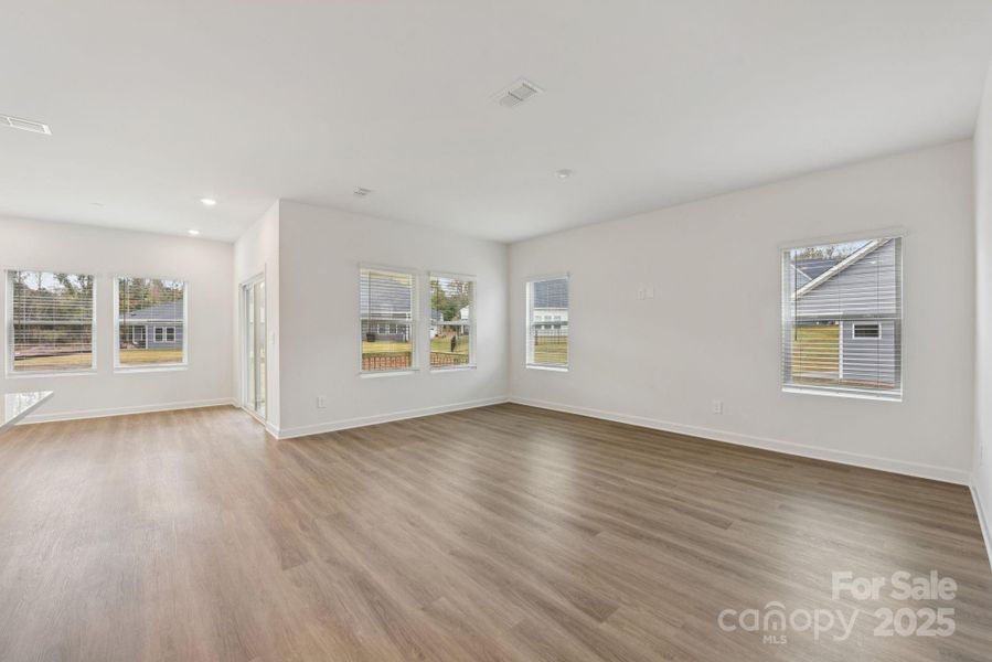 Spacious, unfurnished interior of a new home in Brighton Springs, York (Image 19).