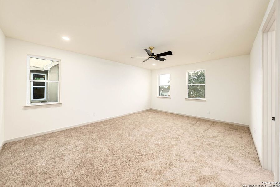 Spacious, unfurnished interior of a new home in , San Antonio (Image 19).
