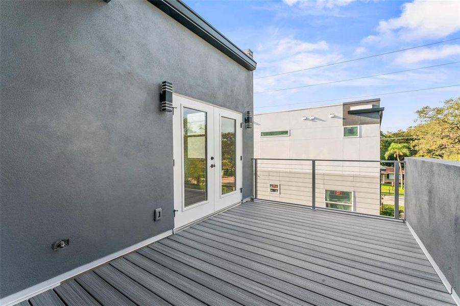 Exterior details and patio area of a home in , Tampa (Image 19).
