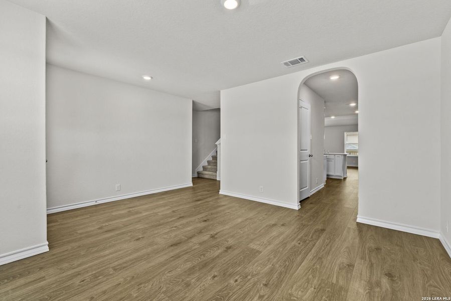 Spacious, unfurnished interior of a new home in Redbird Ranch, San Antonio (Image 24).