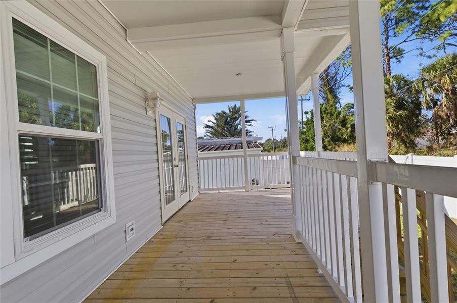 Exterior details and patio area of a home in , Venice (Image 15).