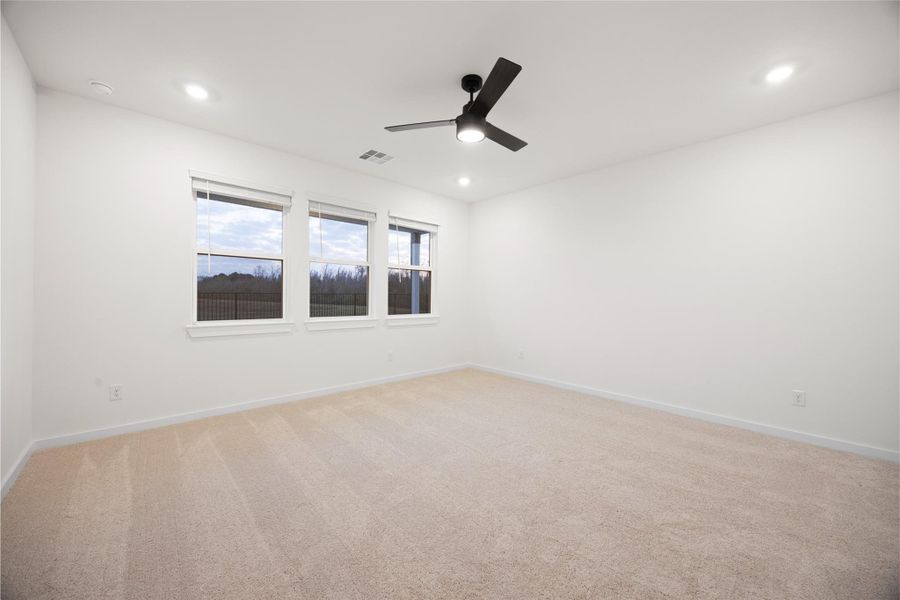 Primary also has tons of natural lighting Primary also has tons of natural lighting