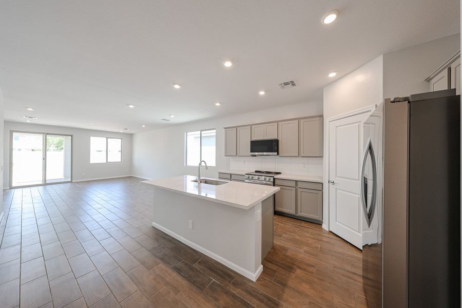 A kitchen with white cabinets.
