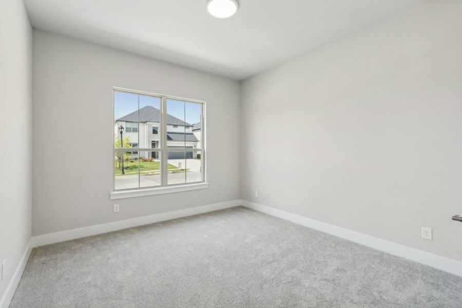 Spacious, unfurnished interior of a new home in Painted Tree Lakeside, McKinney (Image 17).