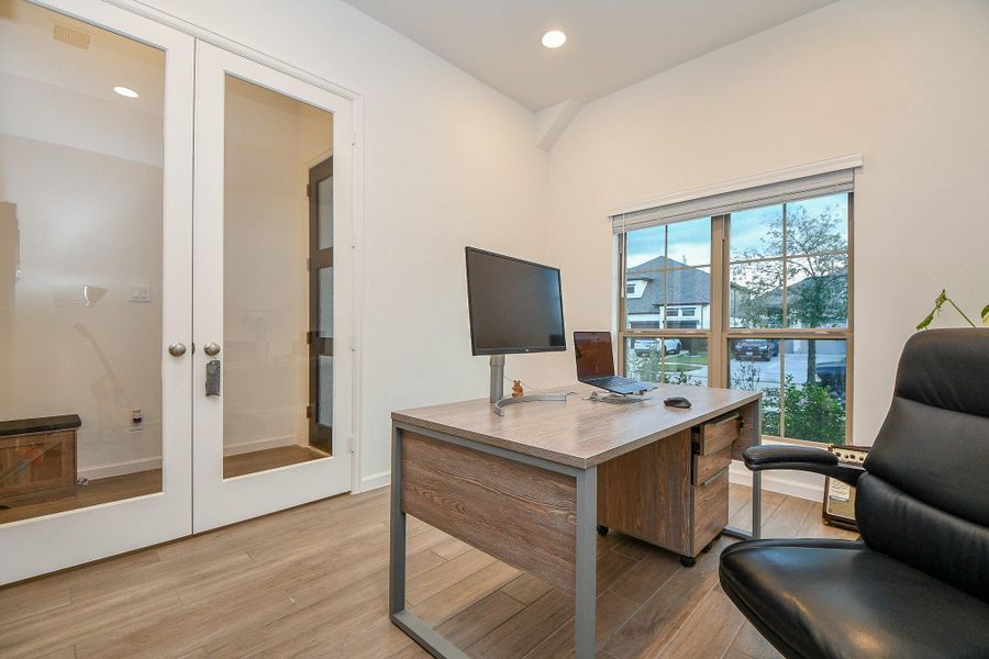 Furnished interior view inside a new home in Harvest Green 45', Richmond (Image 10). Furnished interior view inside a new home in Harvest Green 45', Richmond (Image 10).