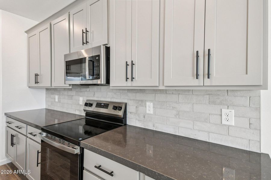 9-web-or-mls-W Tamarisk Ave-S1403-009