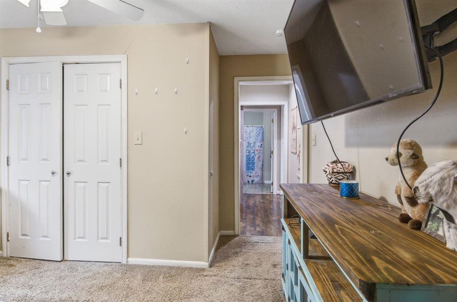 Neutral tone wall paint