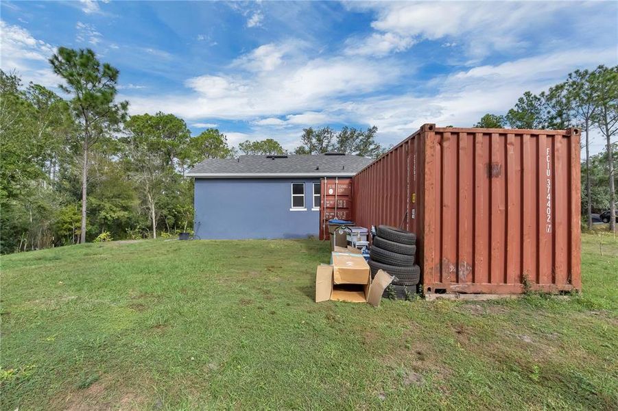 Exterior details and patio area of a home in , St. Cloud (Image 21).