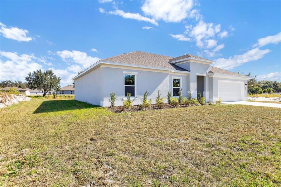 Exterior details and patio area of a home in Grand Oaks, Avon Park (Image 11).