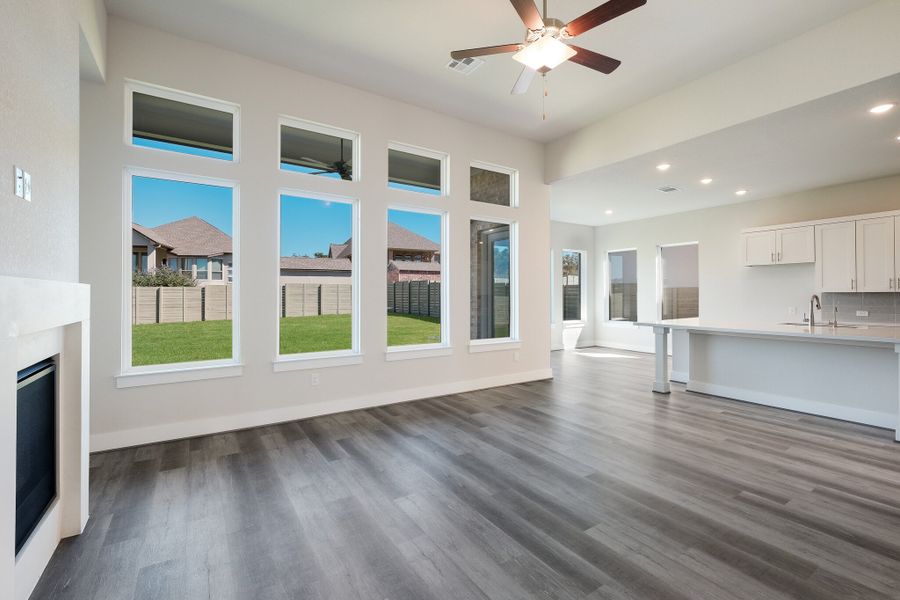 Spacious, unfurnished interior of a new home in The Grove at Vintage Oaks, New Braunfels (Image 29).