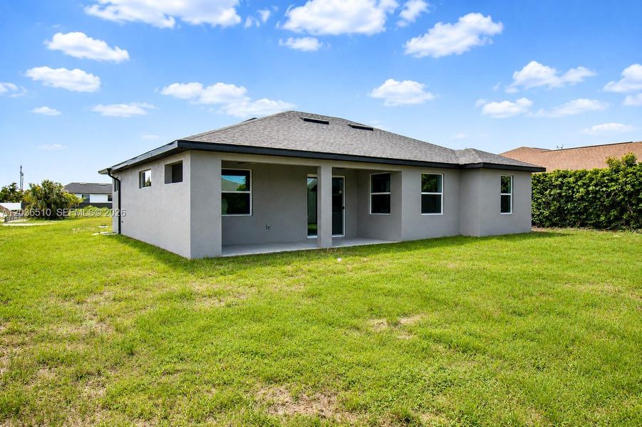 Exterior details and patio area of a home in , Lehigh Acres (Image 4).