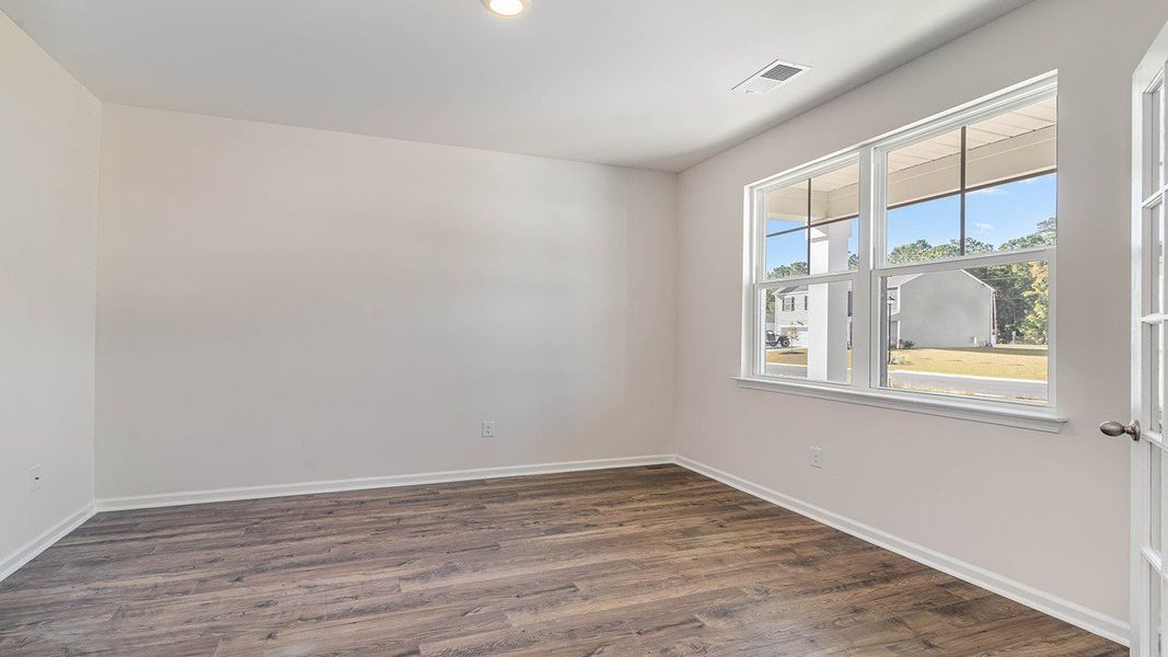 Spacious, unfurnished interior of a new home in Hunter's Branch, Hopkins (Image 9).