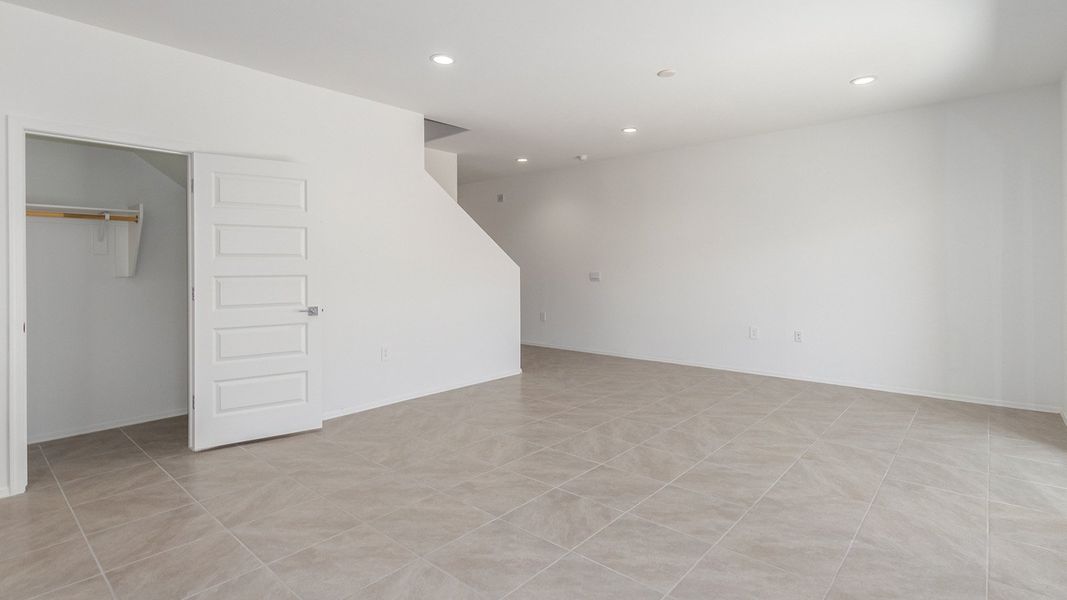 Spacious, unfurnished interior of a new home in Coronet at Gladden Farms, Marana (Image 11).