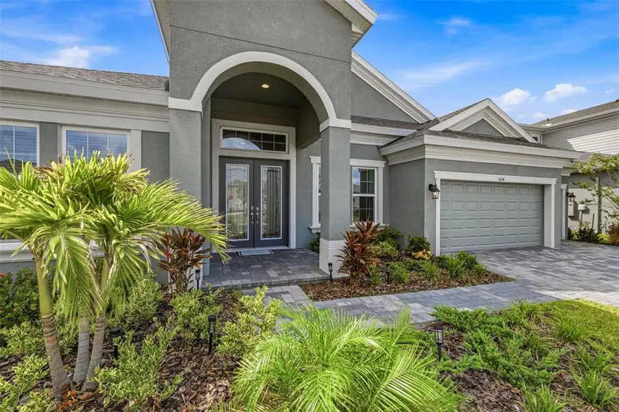 Exterior details and patio area of a home in Waterset, Apollo Beach (Image 3). Exterior details and patio area of a home in Waterset, Apollo Beach (Image 3).