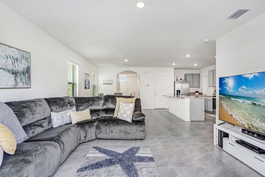 Furnished interior view inside a new home in Epperson, Wesley Chapel (Image 10).