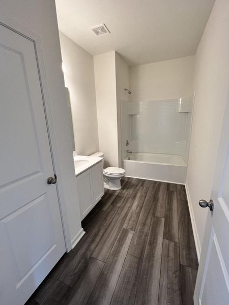 Spacious, unfurnished interior of a new home in Crossing at Givhans, Ridgeville (Image 10).