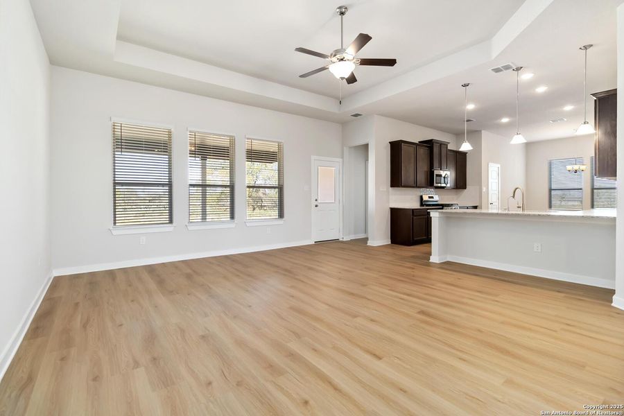 Spacious, unfurnished interior of a new home in Jordan's Ranch, San Antonio (Image 29).