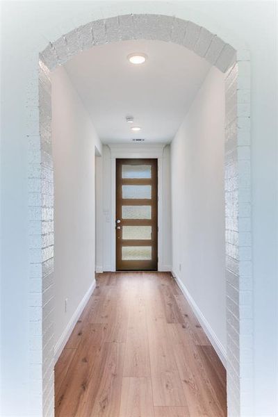 Spacious, unfurnished interior of a new home in Courts of Bonnie Brae, Denton (Image 8).