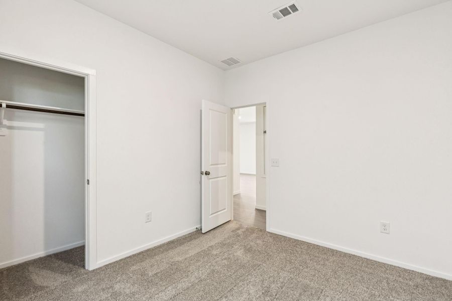 Spacious, unfurnished interior of a new home in Mavera, Conroe (Image 17).