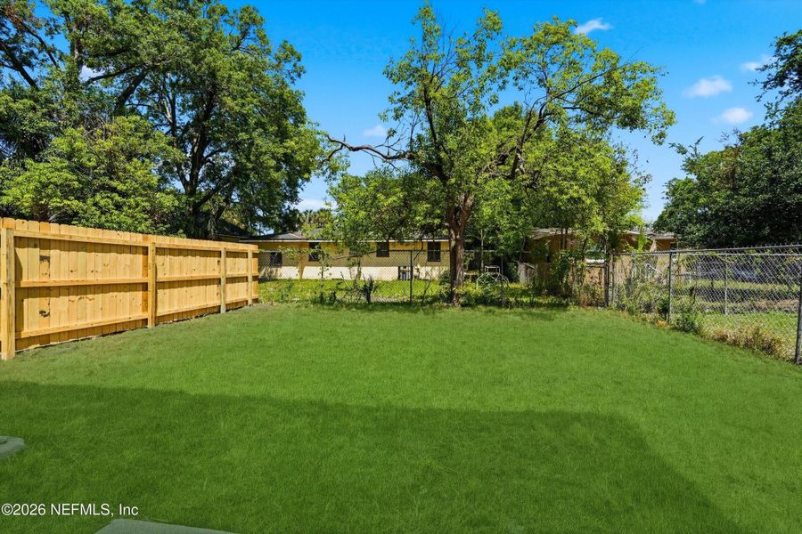 Exterior details and patio area of a home in , Jacksonville (Image 23).