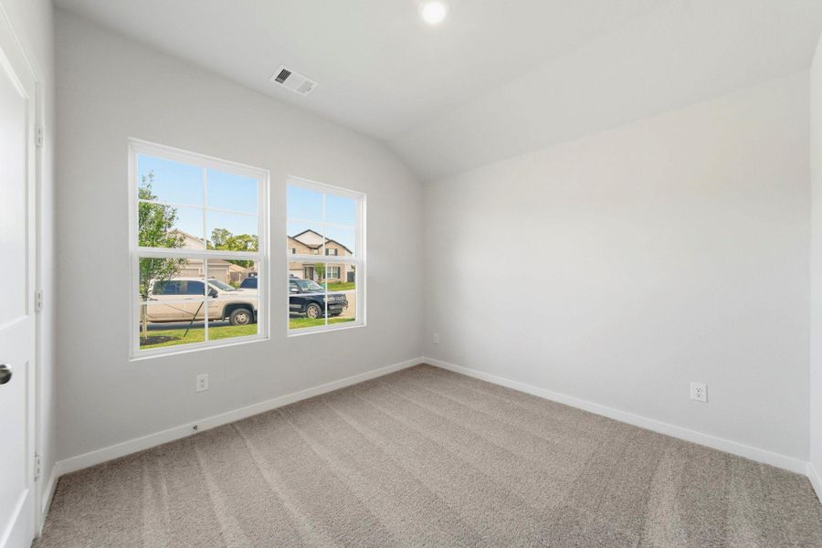 Spacious, unfurnished interior of a new home in Caney Mills, Conroe (Image 9).
