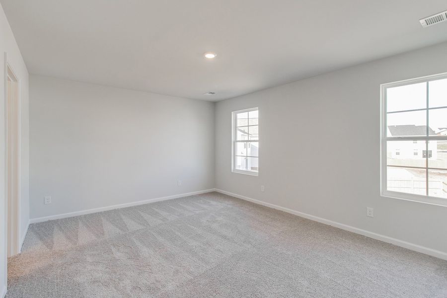 Spacious, unfurnished interior of a new home in Bluefield, Lexington (Image 21).