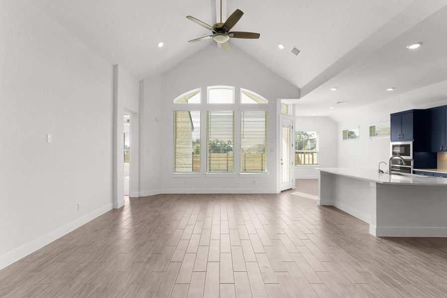 Spacious, unfurnished interior of a new home in Highland Village, Georgetown (Image 9).