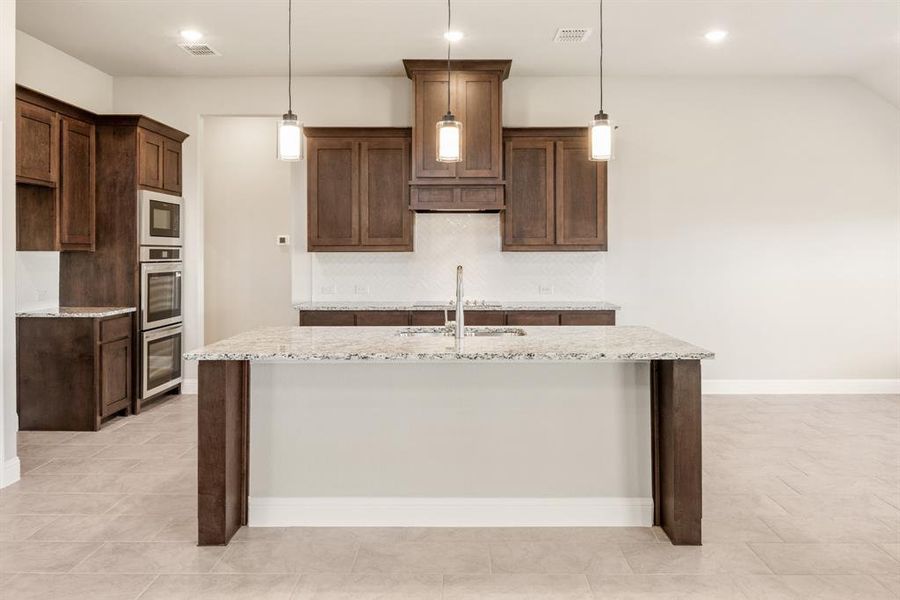 Furnished interior view inside a new home in Somerset, Venus (Image 15).