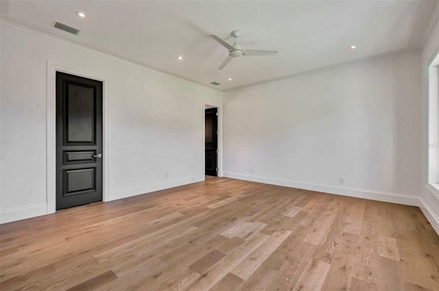 Spacious, unfurnished interior of a new home in , Winter Park (Image 25).