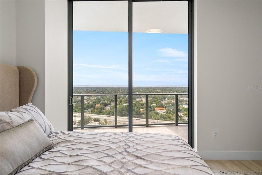 Spacious, unfurnished interior of a new home in , Tampa (Image 57).