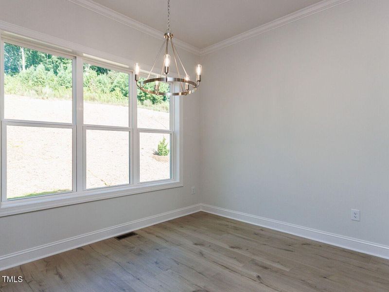 018-1280x960-breakfast-nook