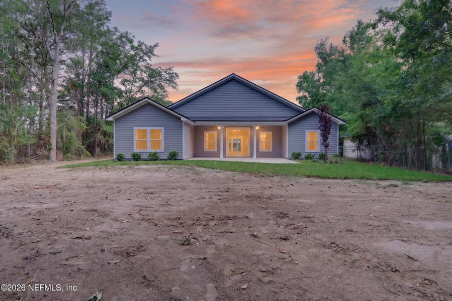 Exterior details and patio area of a home in , Macclenny (Image 33).