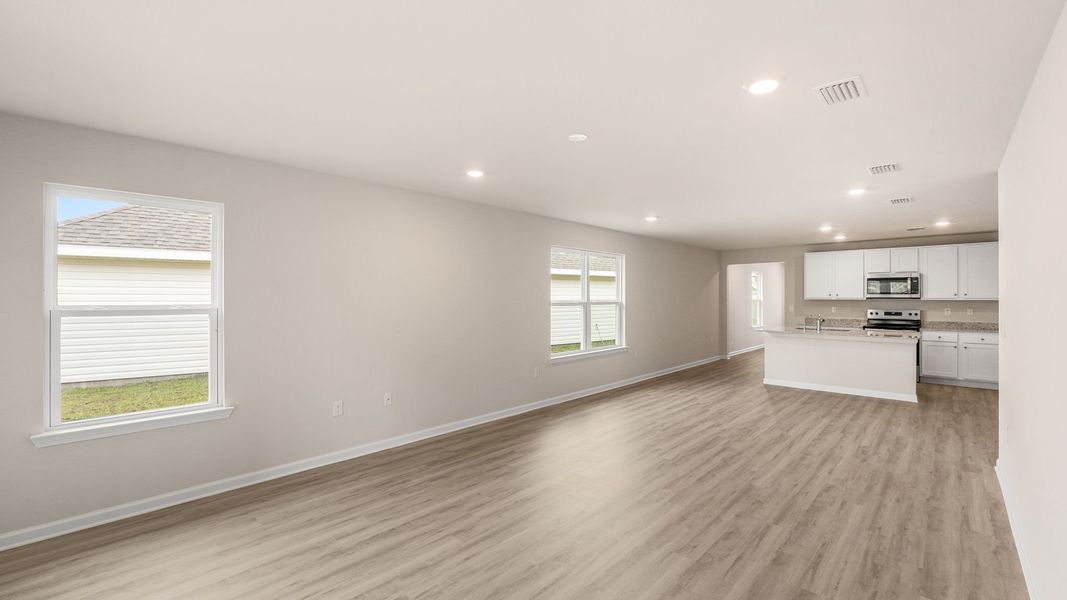 Spacious, unfurnished interior of a new home in Titus Park, Panama City (Image 20).
