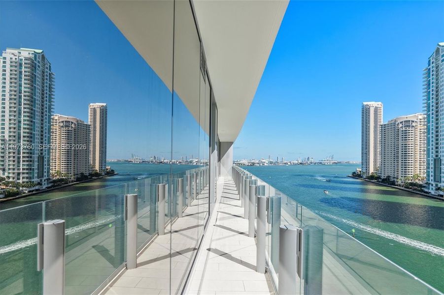 Condo located in Miami, FL showcasing its design and architecture (Image 3).